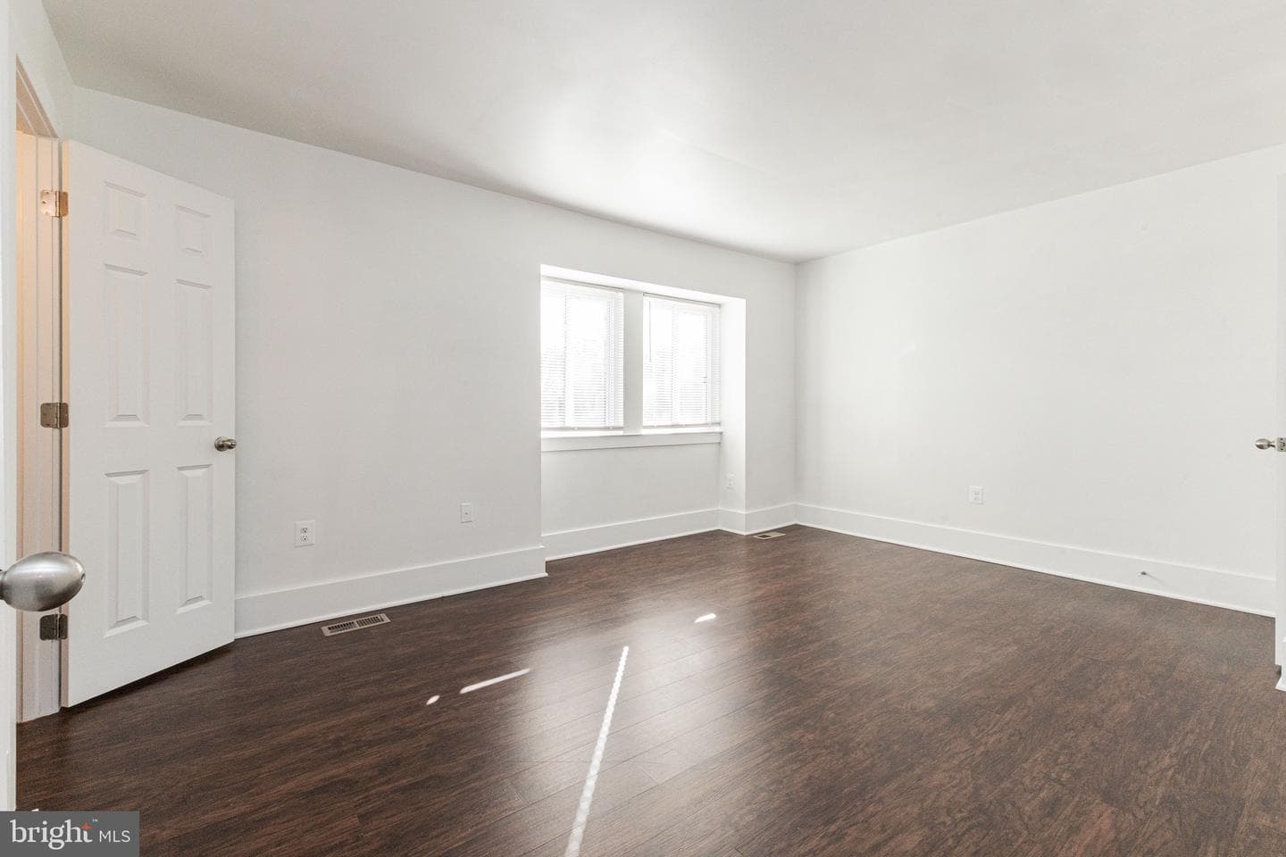 1024 Queens Court photo 22