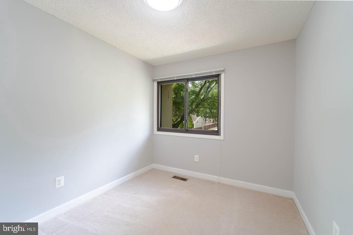 2221 Southgate Square photo 25