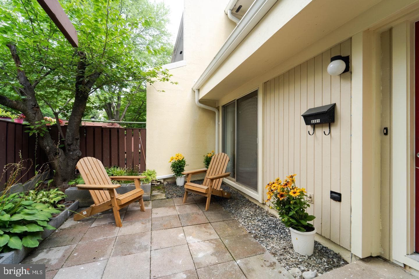 2221 Southgate Square photo 4