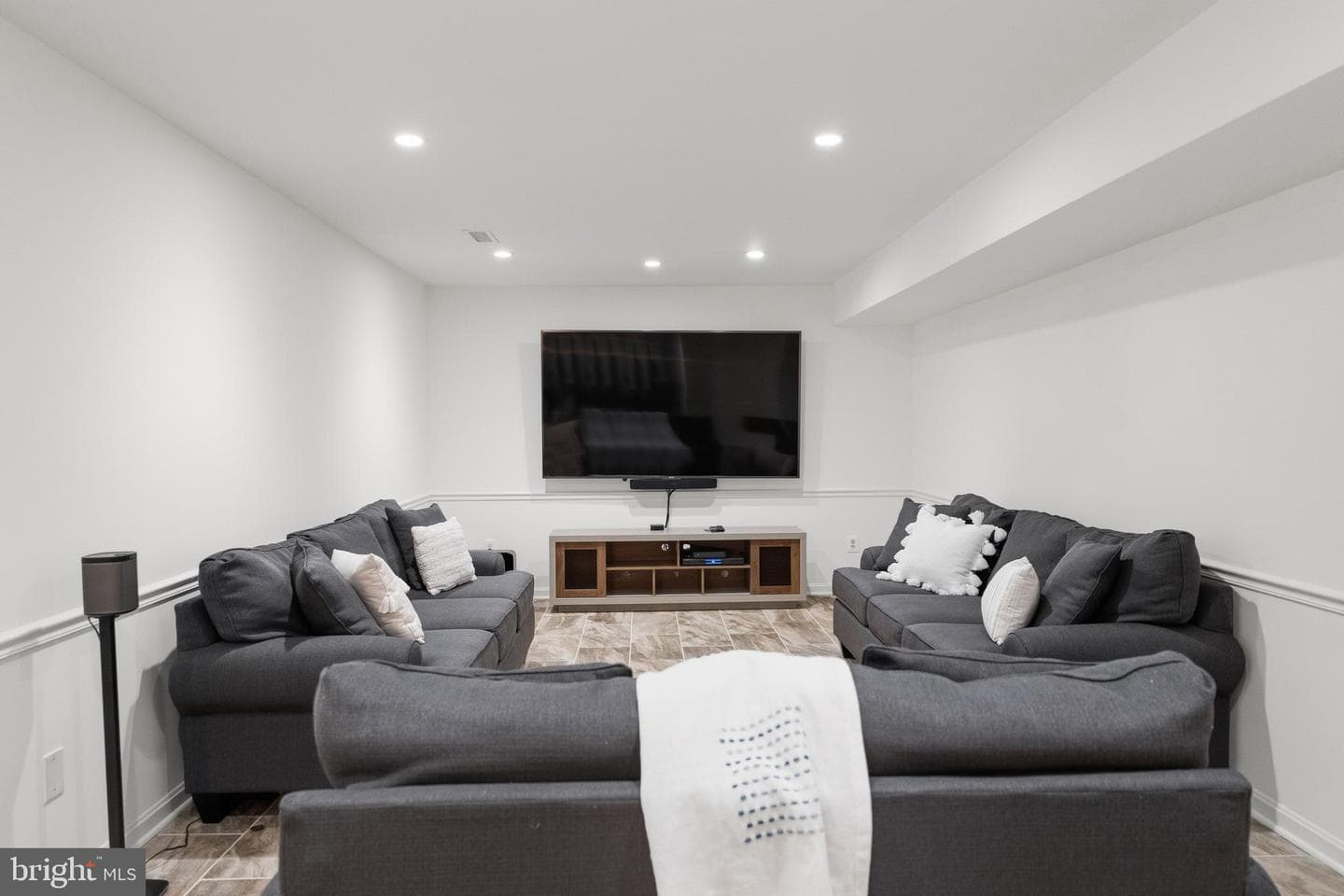 7905 Belleflower Drive photo 33