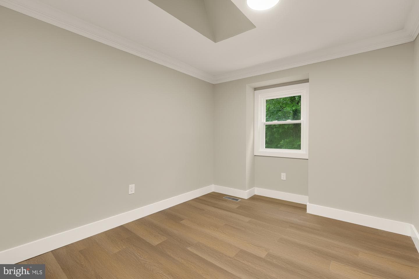 4555 Metro Court photo 27