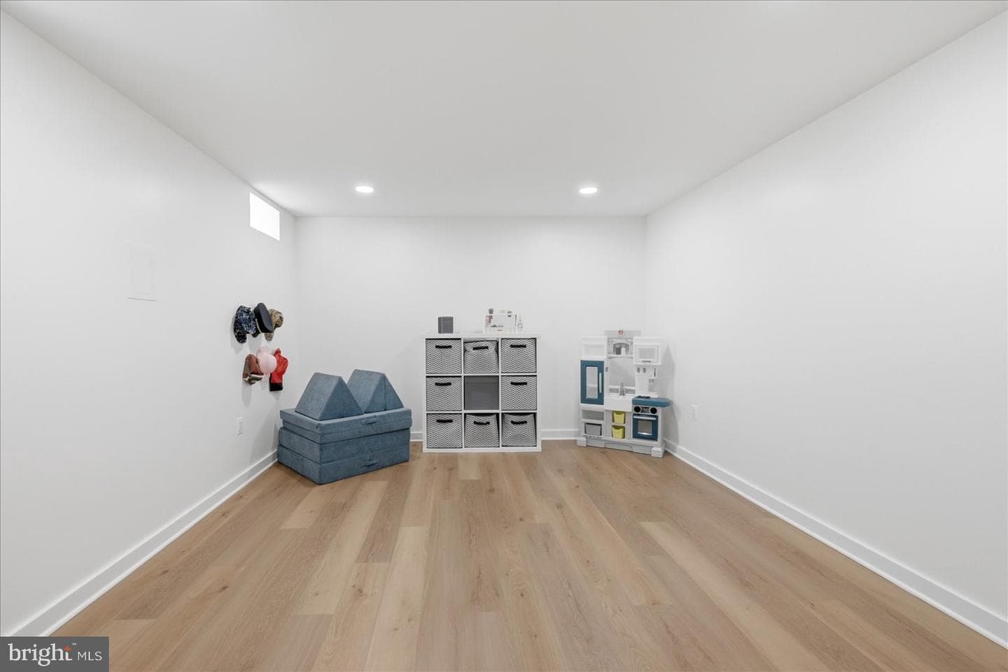 8112 Revatom Court photo 23