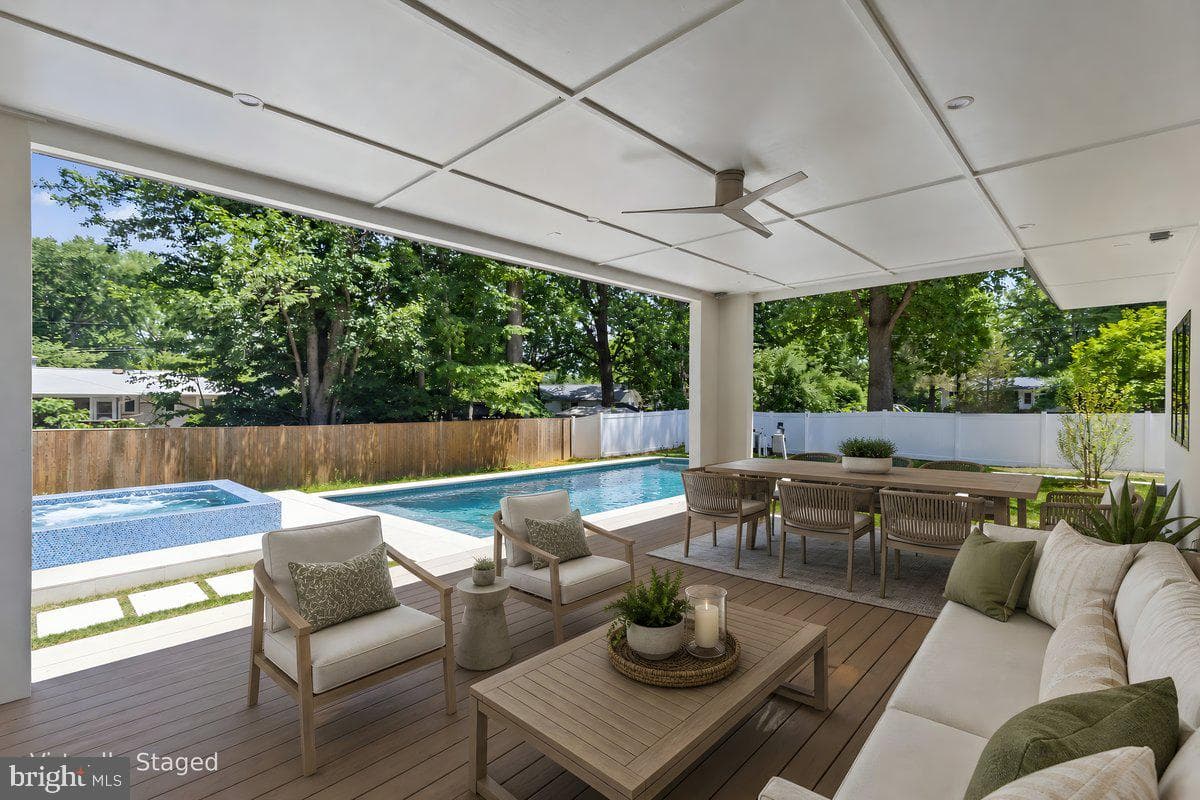 1002 Avery Court SW photo 12