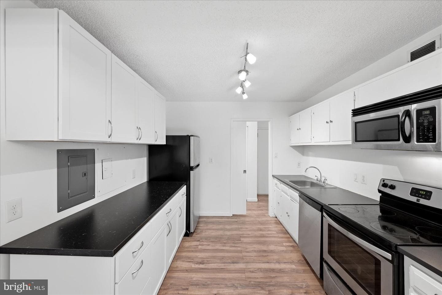2311 Pimmit Drive #318 photo 4
