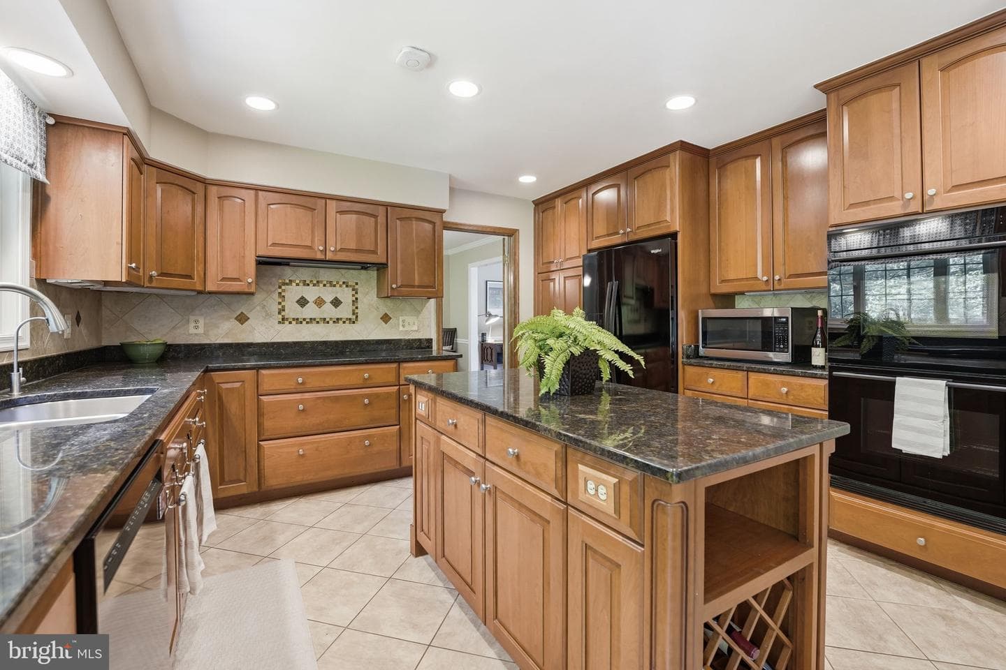 5947 Burnside Landing Drive photo 14