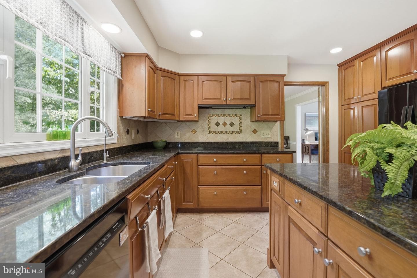 5947 Burnside Landing Drive photo 16