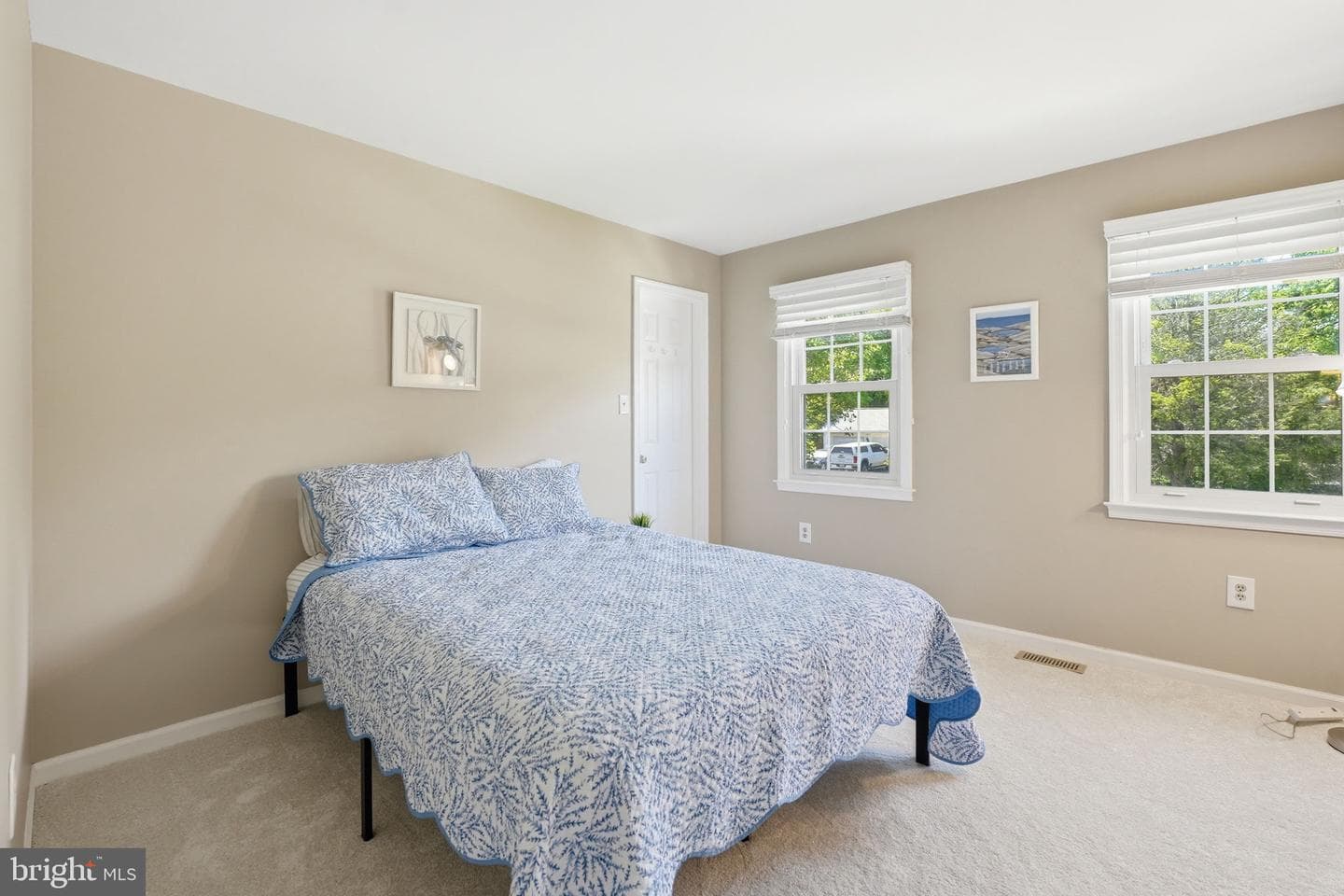 5947 Burnside Landing Drive photo 32