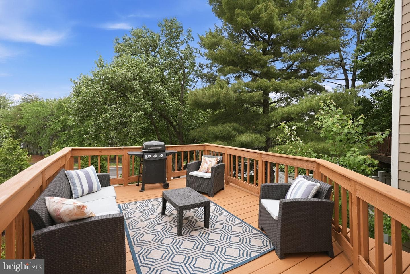 1686 Oaktree Court photo 4