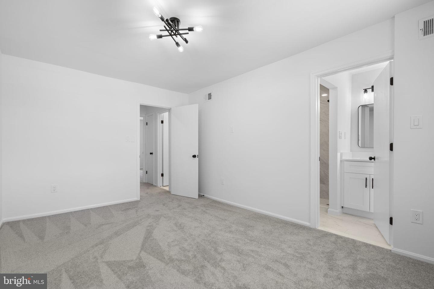 4543 Pinecrest Heights Drive photo 21