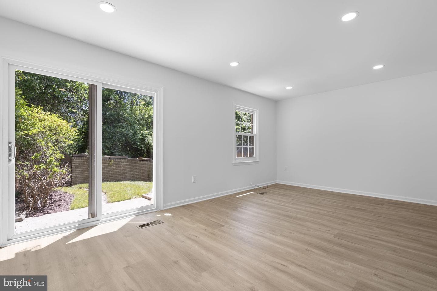 4543 Pinecrest Heights Drive photo 3