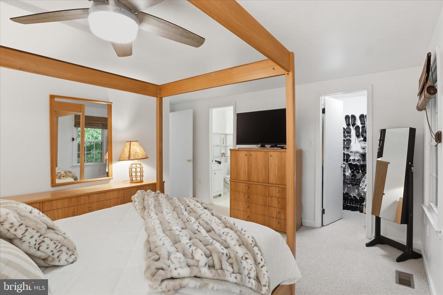 5967 New England Woods Drive photo 19
