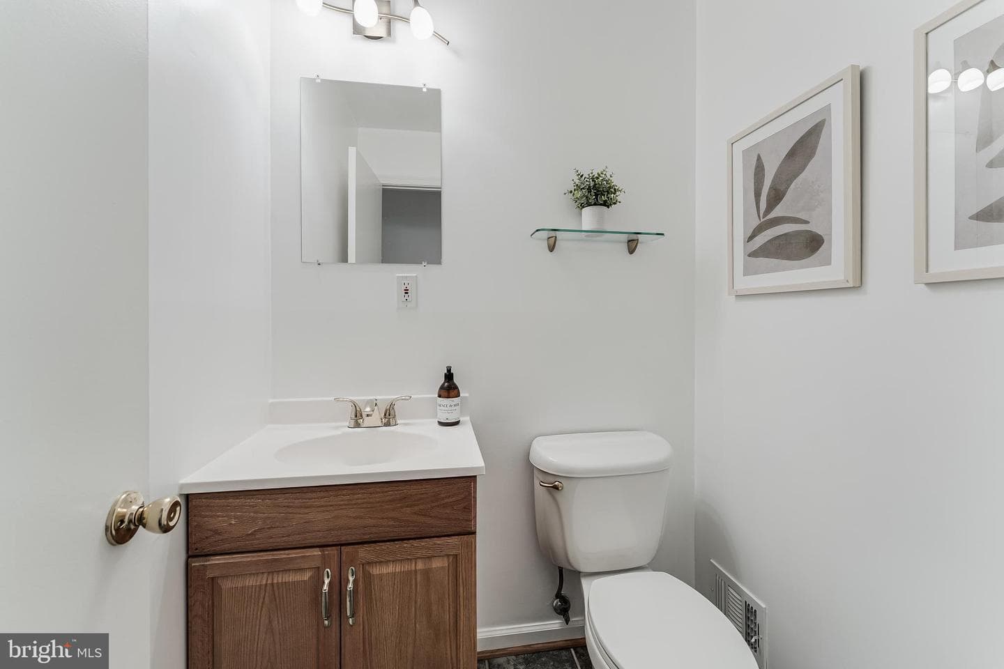2362 Albot Road photo 16