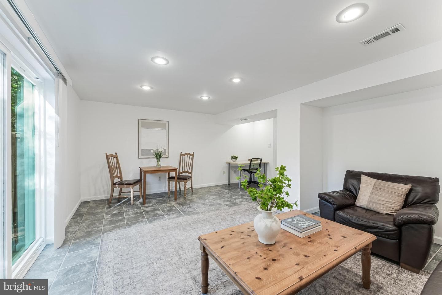 2362 Albot Road photo 30