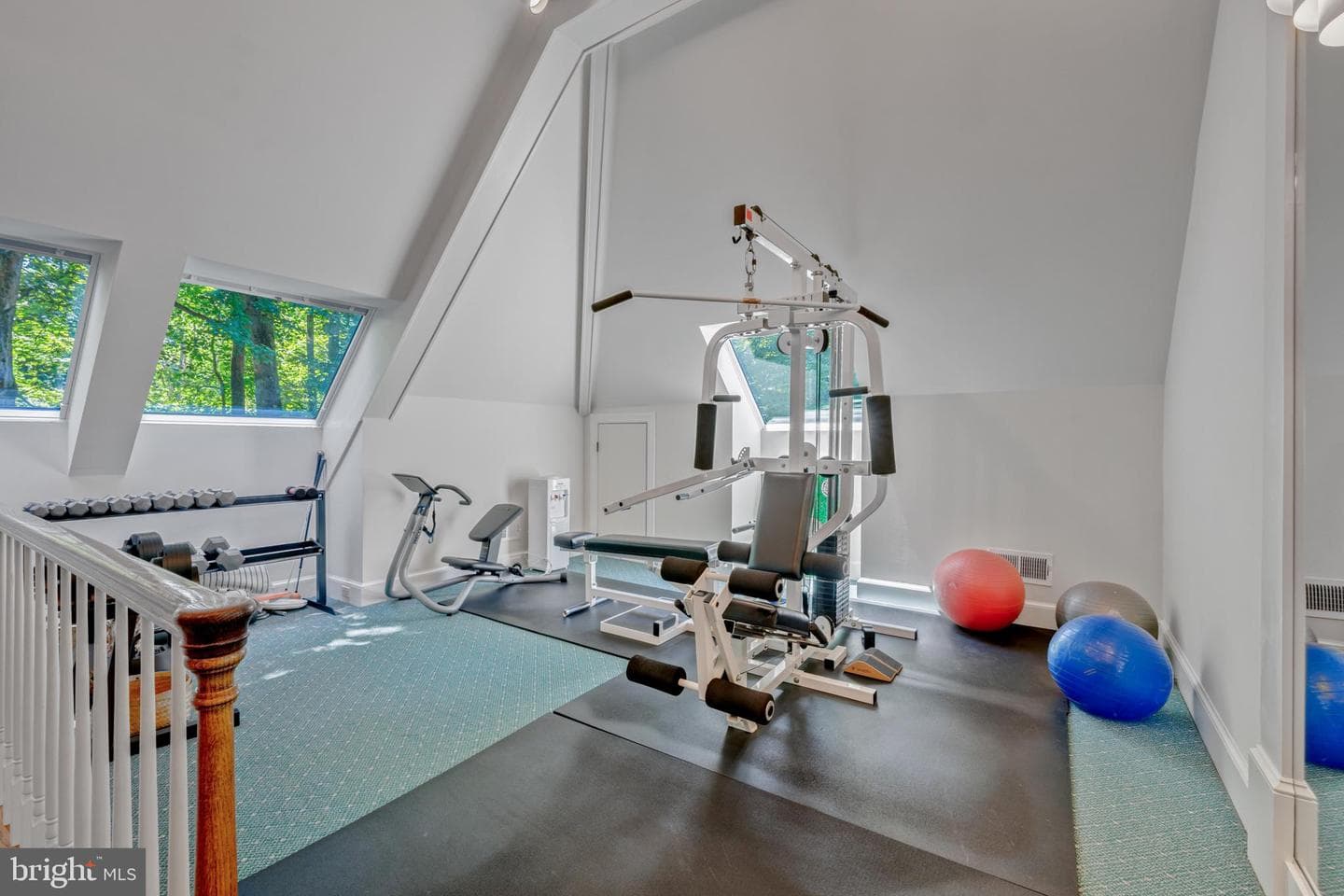 2402 Oakmont Court photo 29