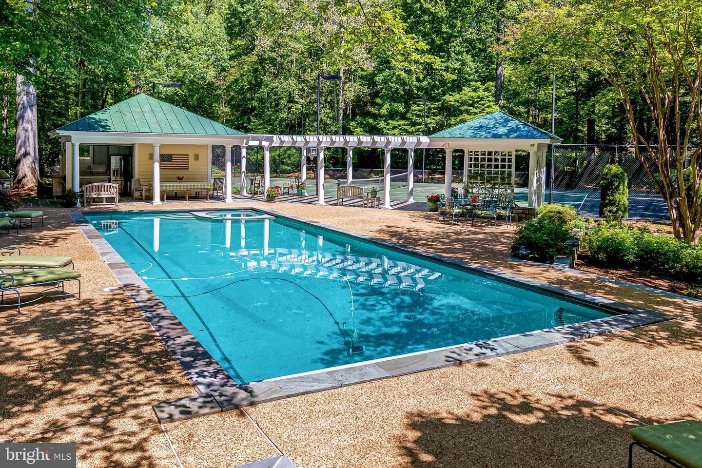 2402 Oakmont Court photo 4