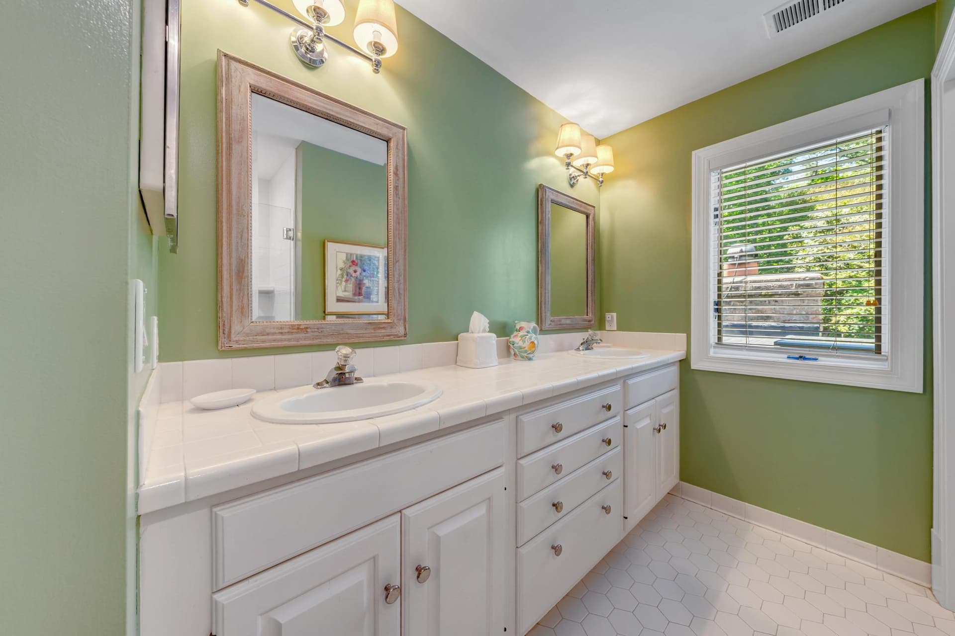 2402 Oakmont Court photo 42