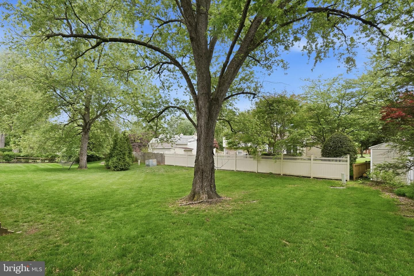 1827 Abbotsford Drive photo 37