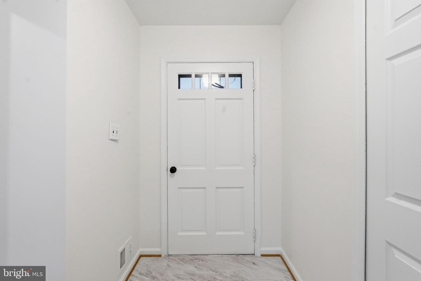 1827 Abbotsford Drive photo 4