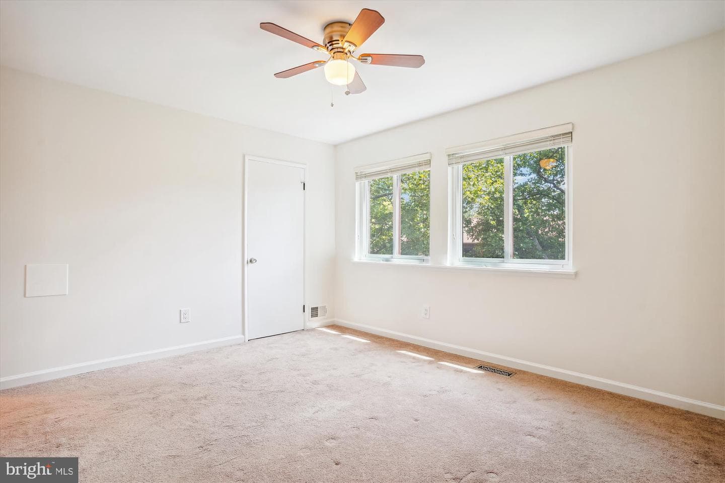 9082 Arlington Boulevard photo 20