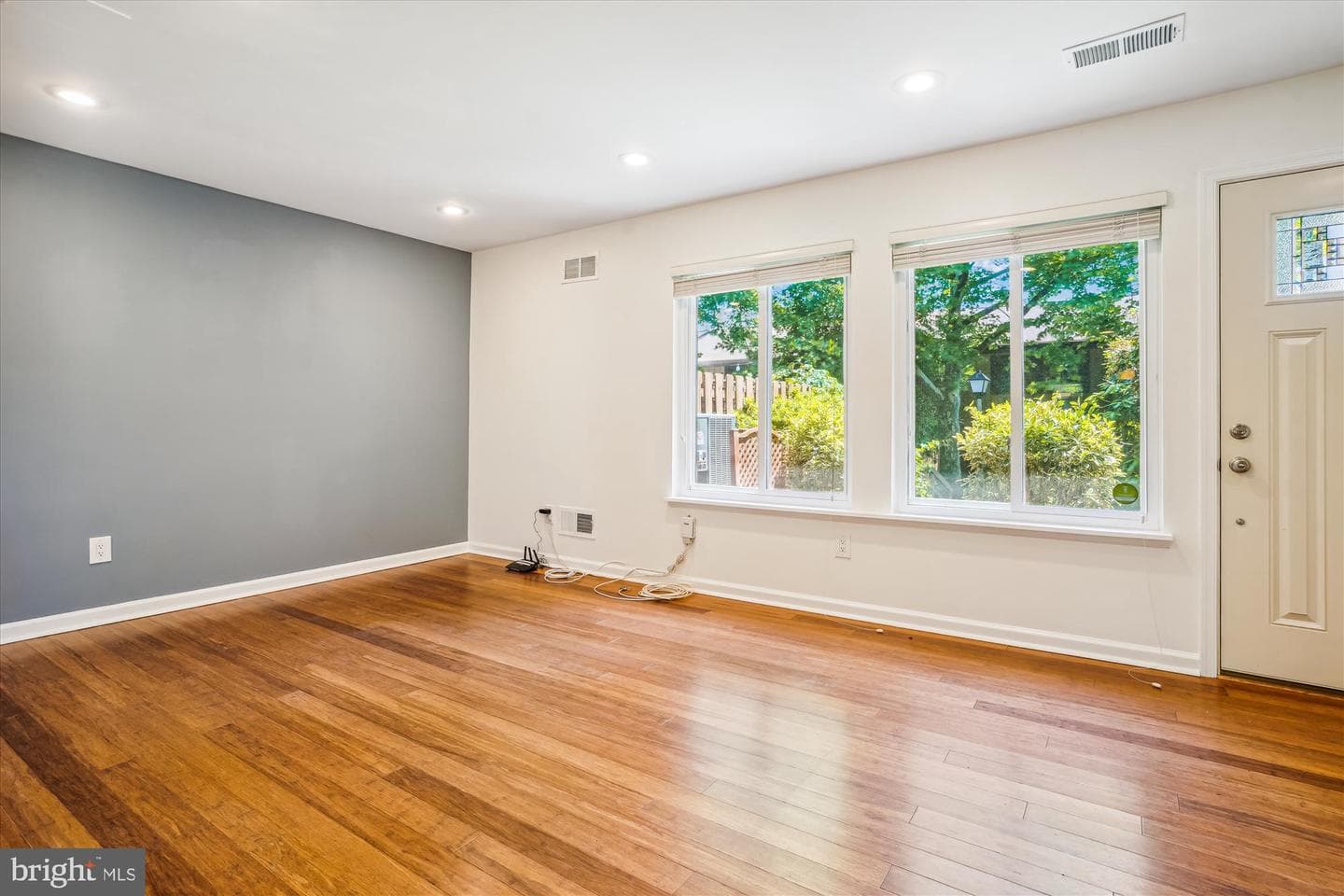 9082 Arlington Boulevard photo 5