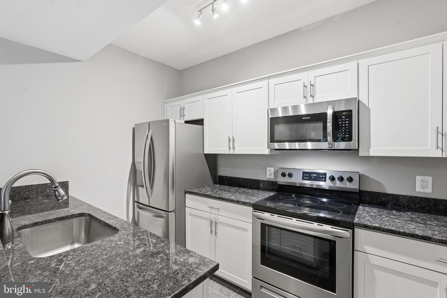 12155 Penderview Terrace #823 photo 6
