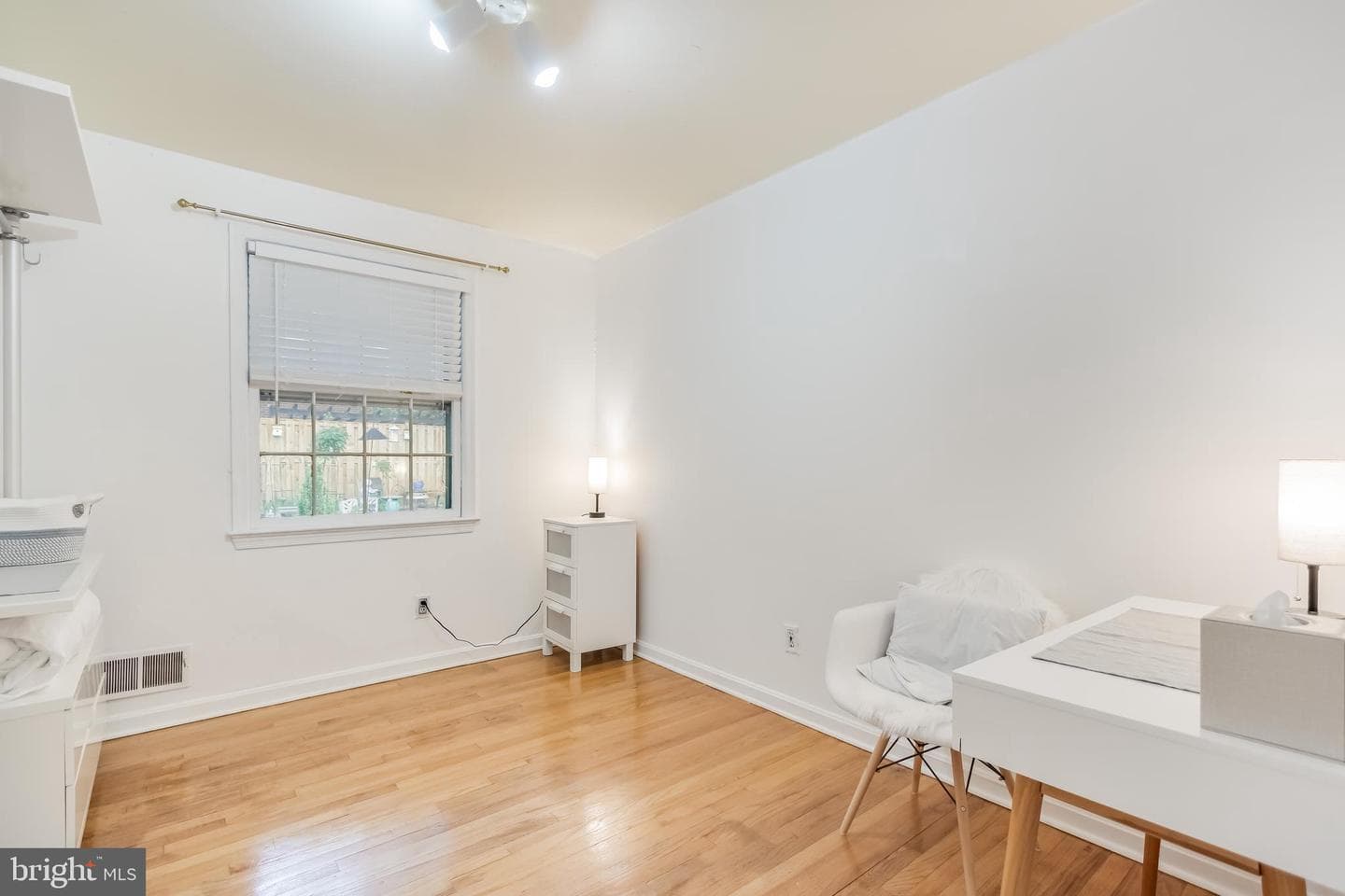 10500 Linfield Street photo 27