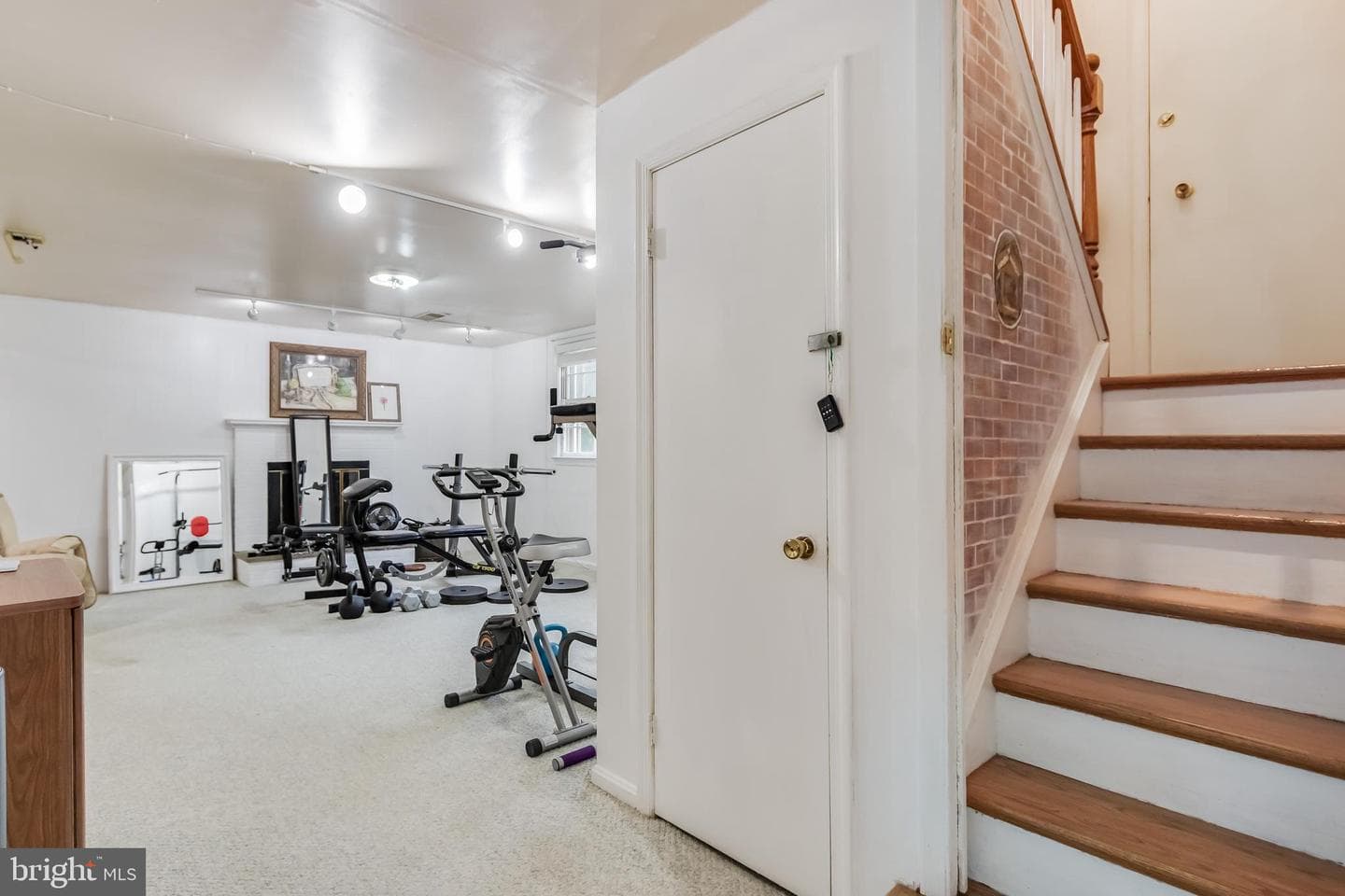 10500 Linfield Street photo 30