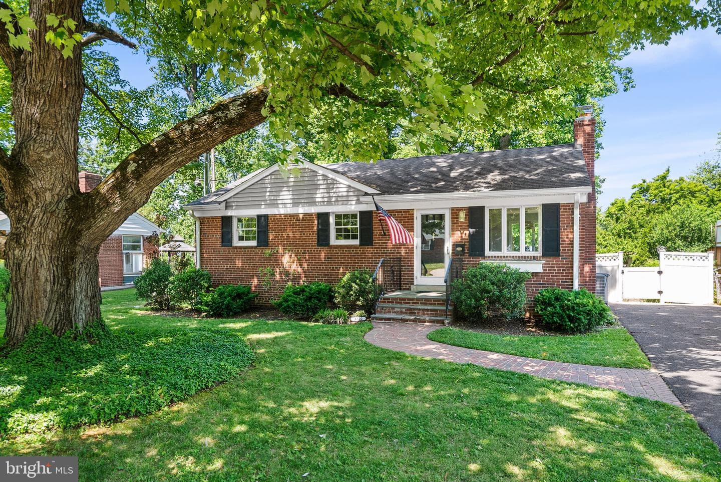 3220 Norfolk Lane