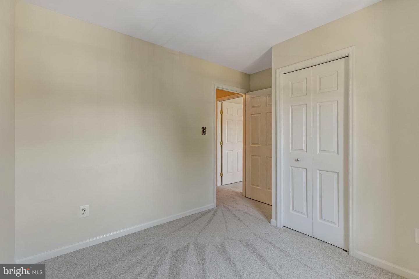 7706 Effingham Square photo 29