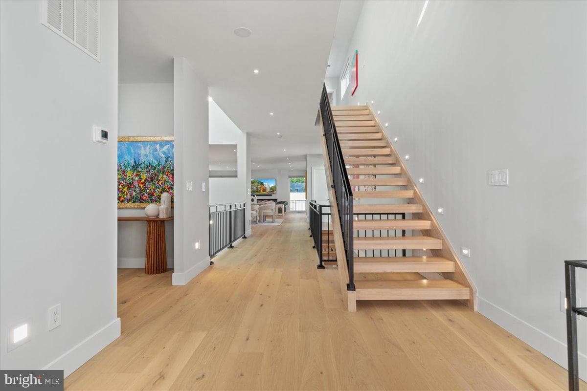 2841 Edgelea Road photo 4