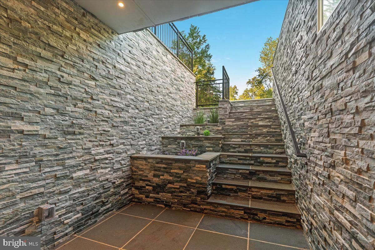 2841 Edgelea Road photo 61