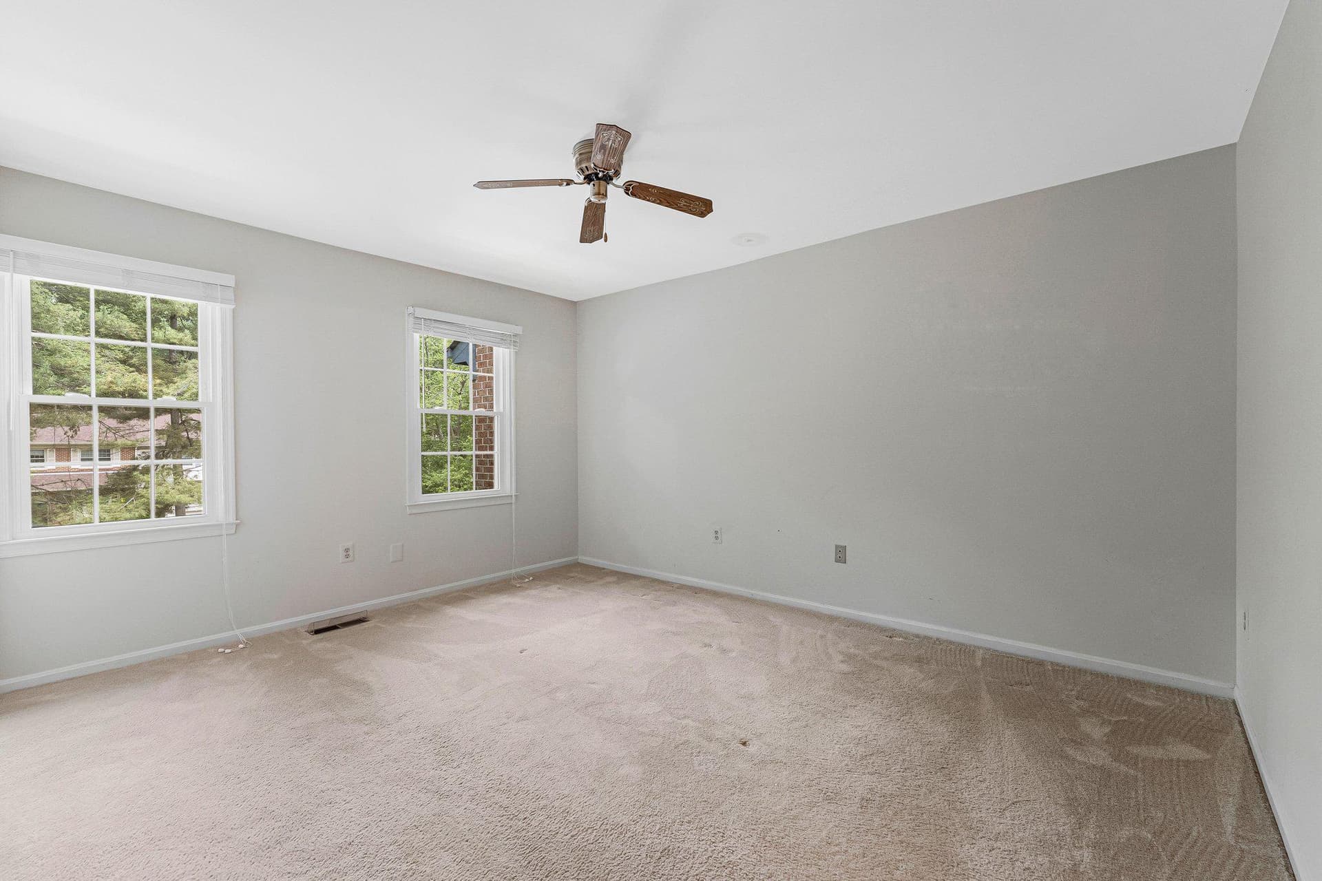 2827 Kelly Square photo 20