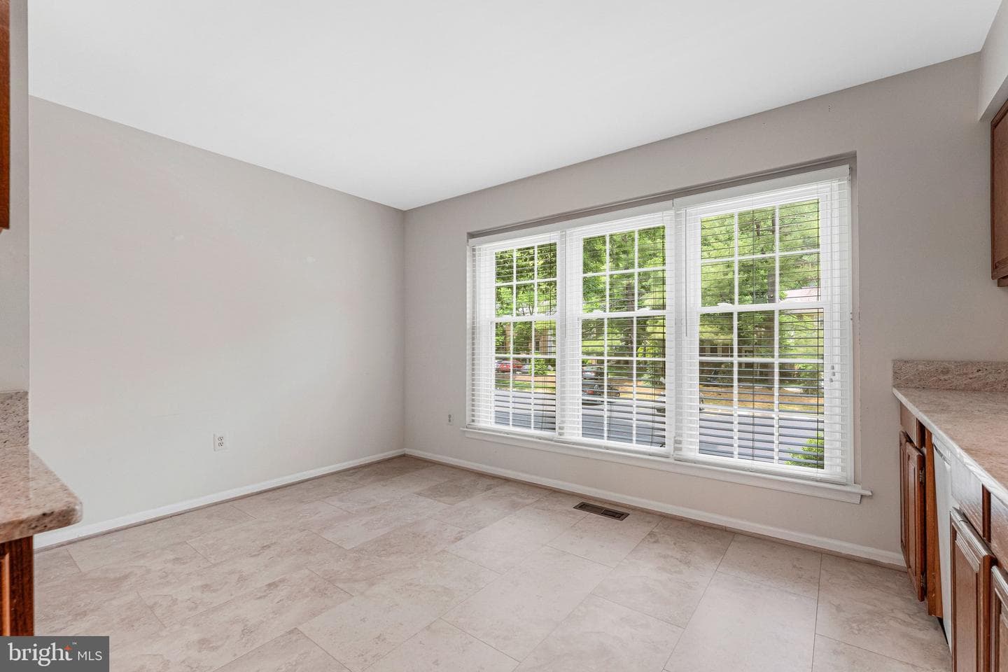 2827 Kelly Square photo 7