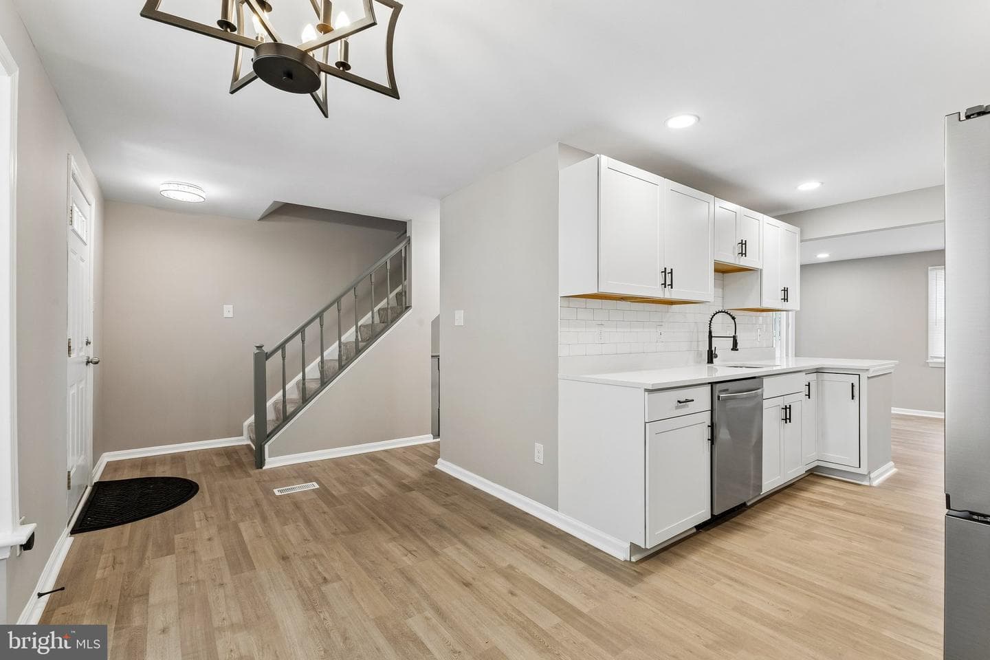 7403 Foxleigh Way photo 12