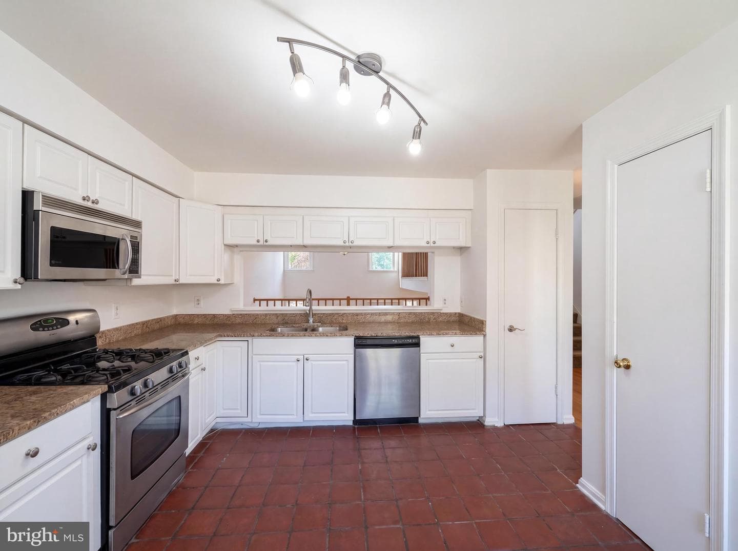 7579 Chrisland Cove photo 10