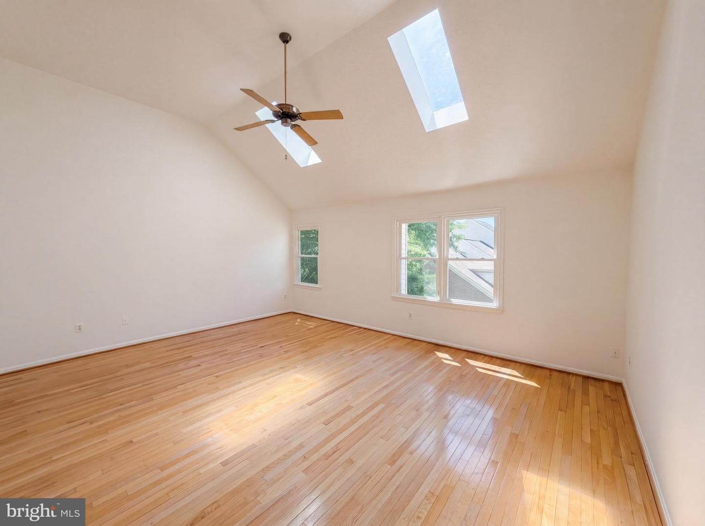 7579 Chrisland Cove photo 12