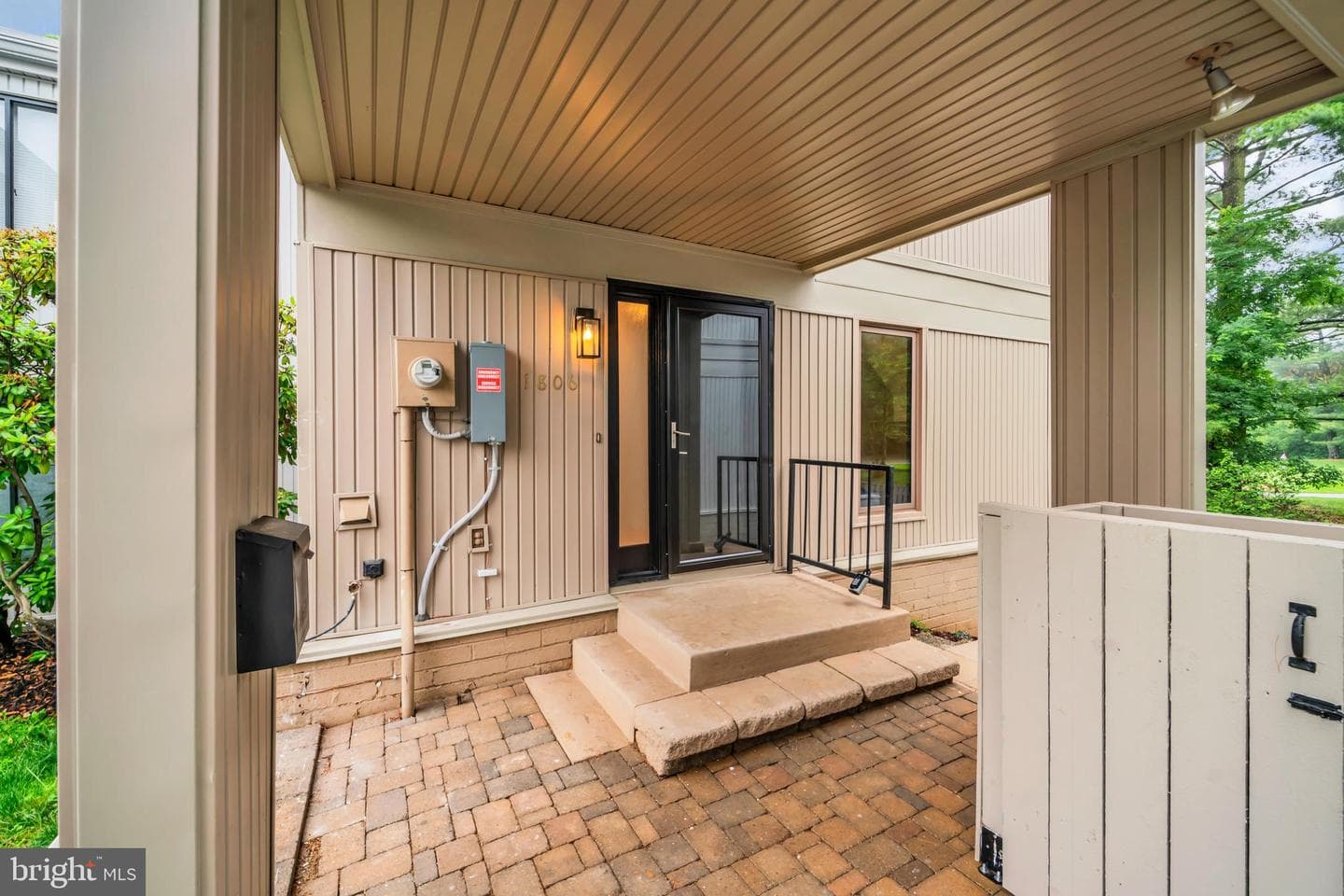 1806 N Shore Court photo 2