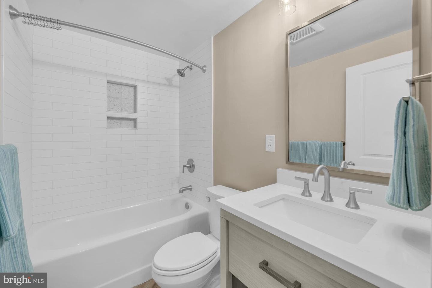 1806 N Shore Court photo 37
