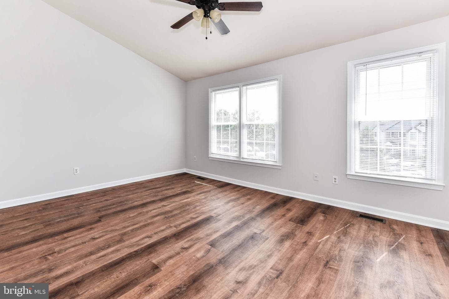 1207 Bond Street photo 15