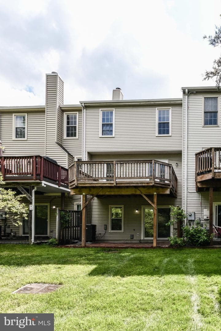 1207 Bond Street photo 31