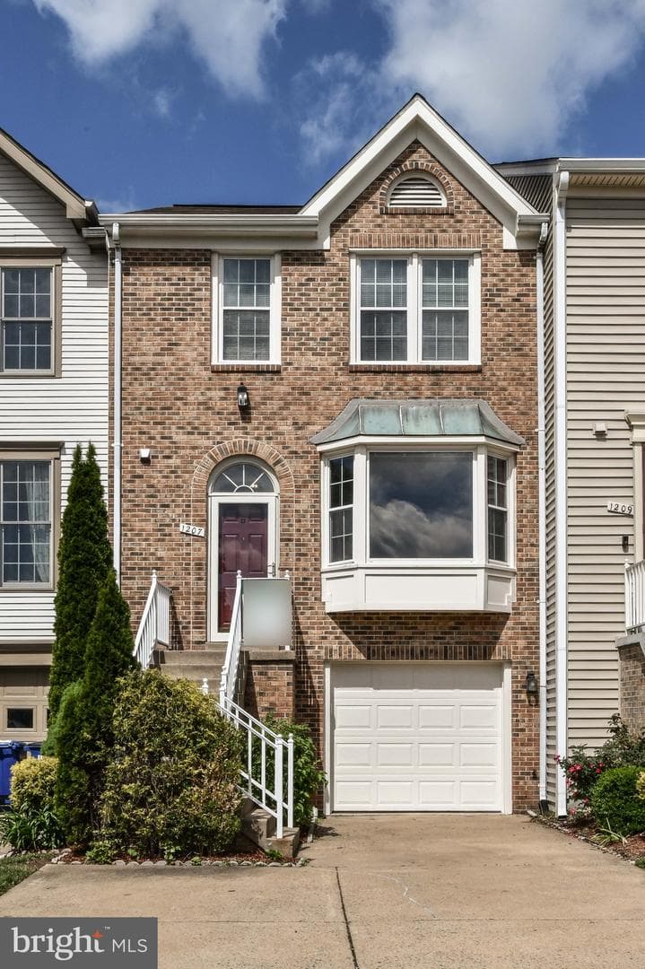 1207 Bond Street photo 34