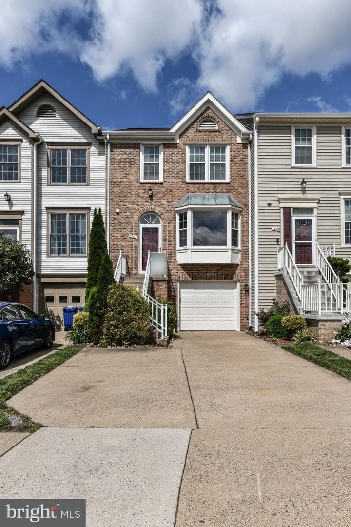 1207 Bond Street photo 35