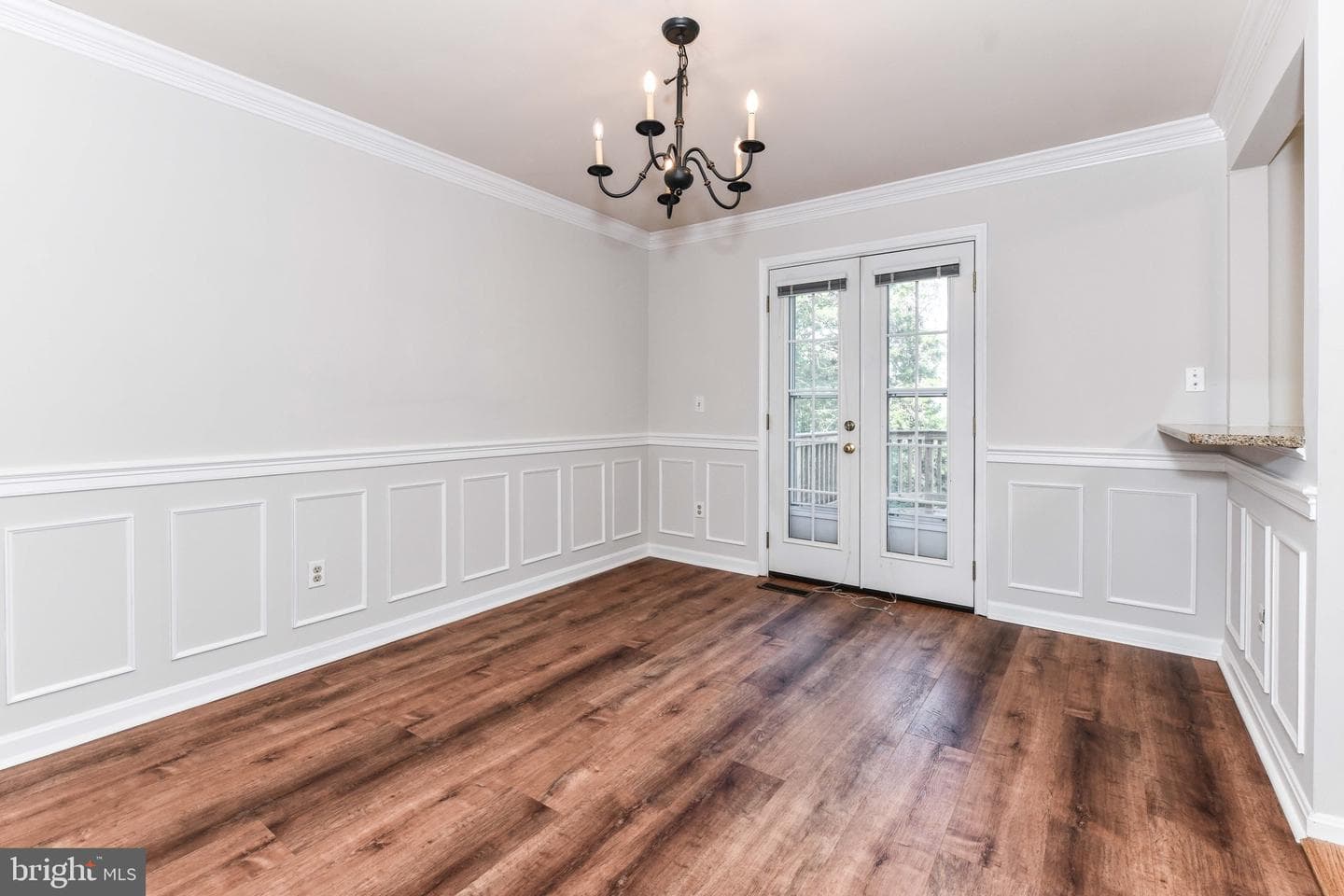 1207 Bond Street photo 4