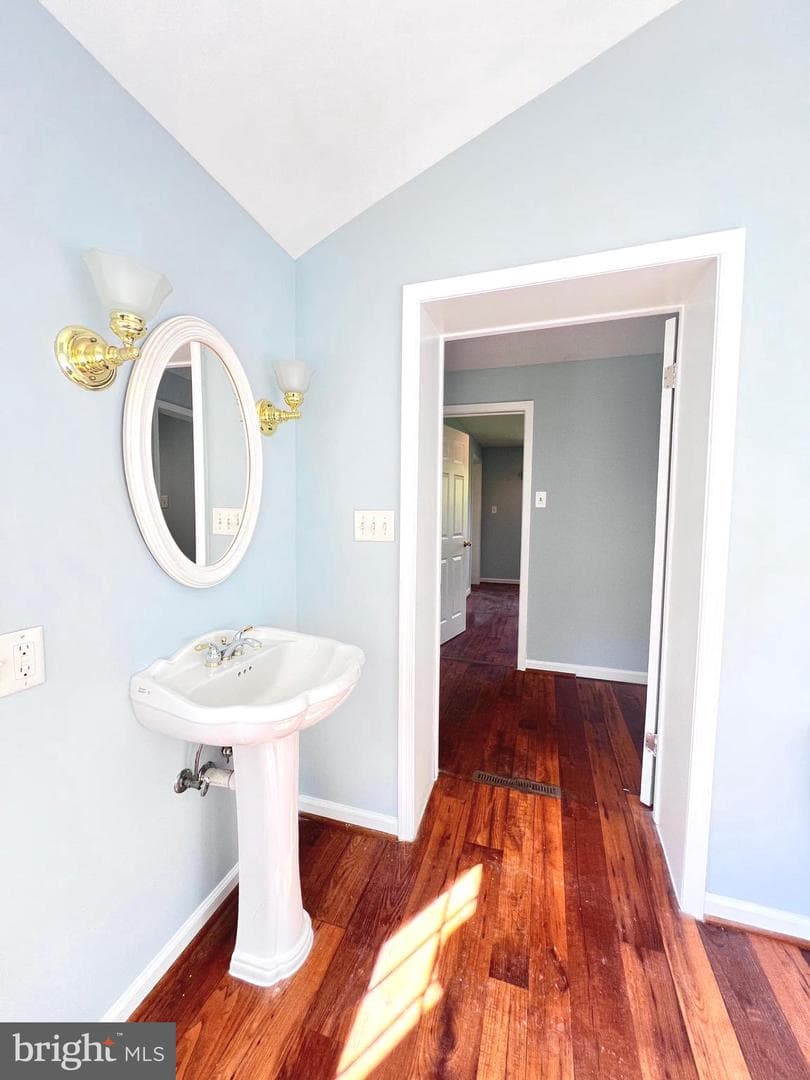 826 Van Buren Street photo 28