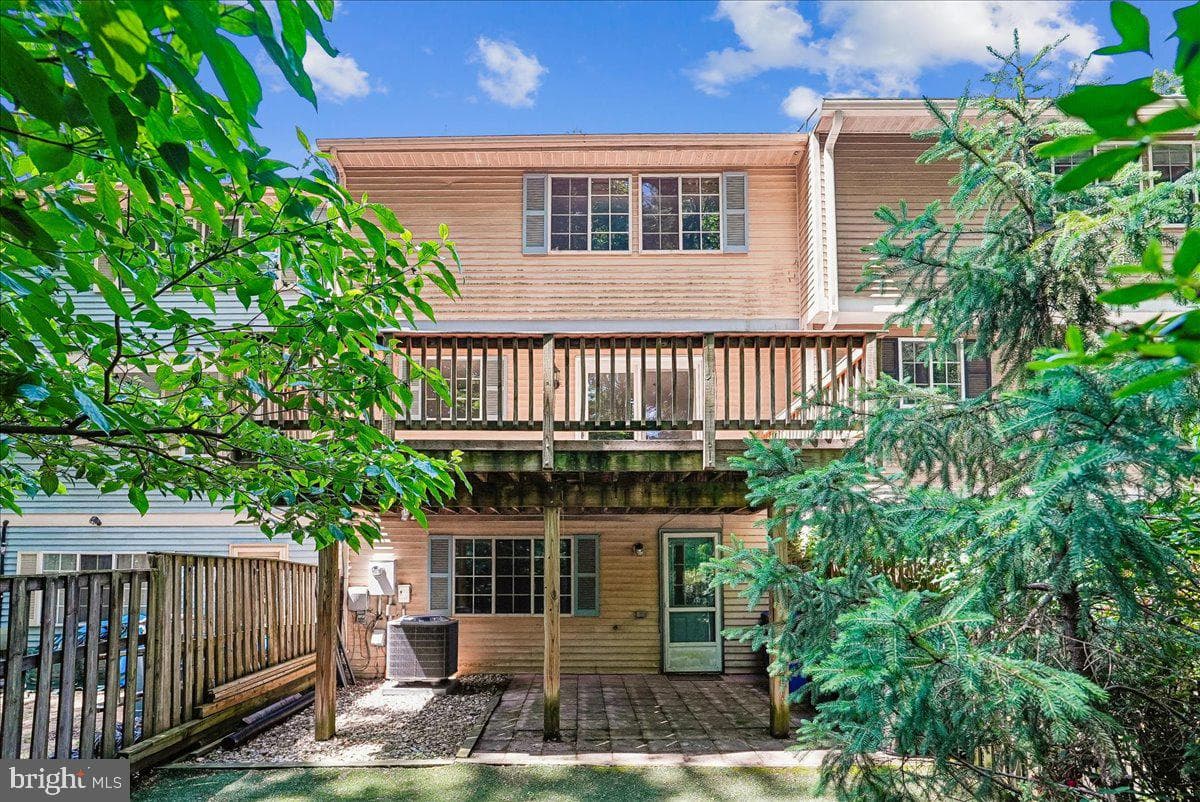 2331 Middle Creek Lane, Reston