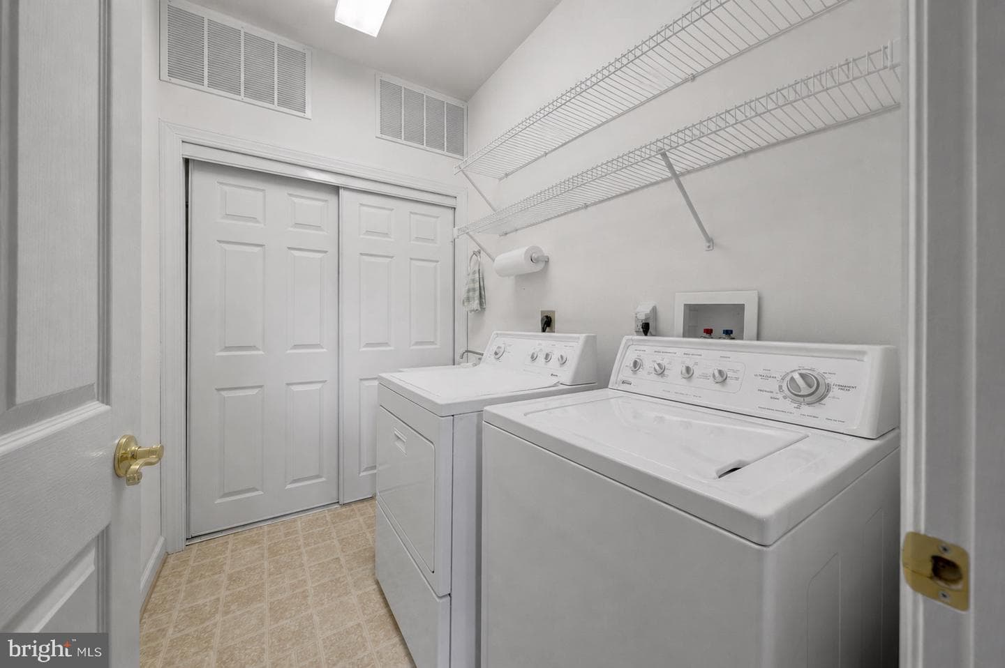1925 Logan Manor Drive photo 28