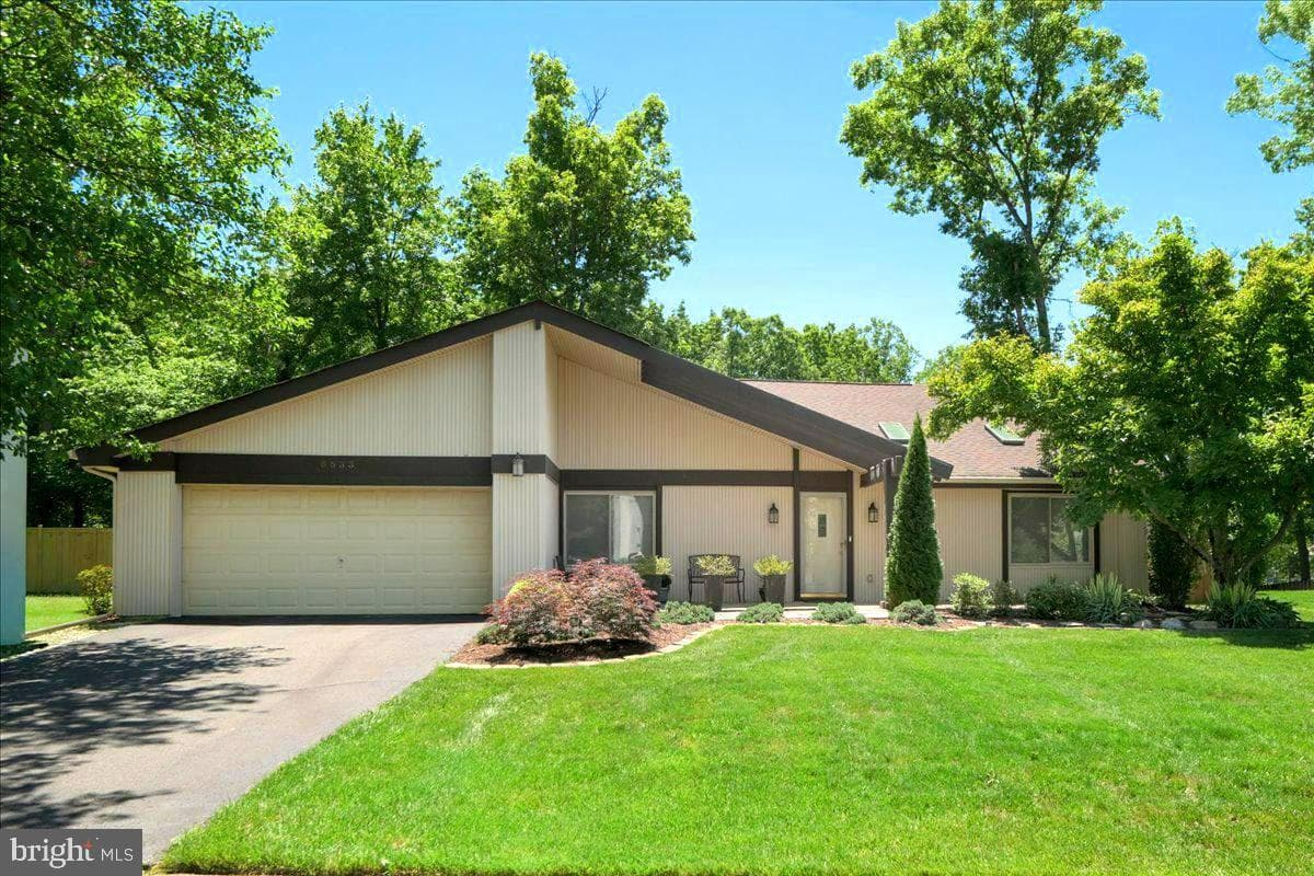 8633 Reseca Lane