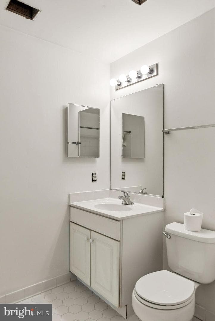 10008 Leamoore Lane photo 29