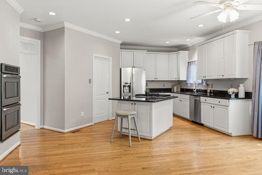 10008 Leamoore Lane photo 5