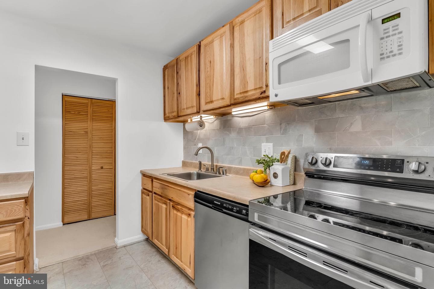 9702 Kingsbridge Drive #3 photo 6